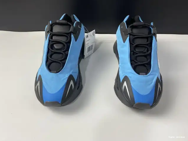 hype 700 Boost MNVN ADIDAS GZ3079 'Bright Yeezy Cyan' 0526